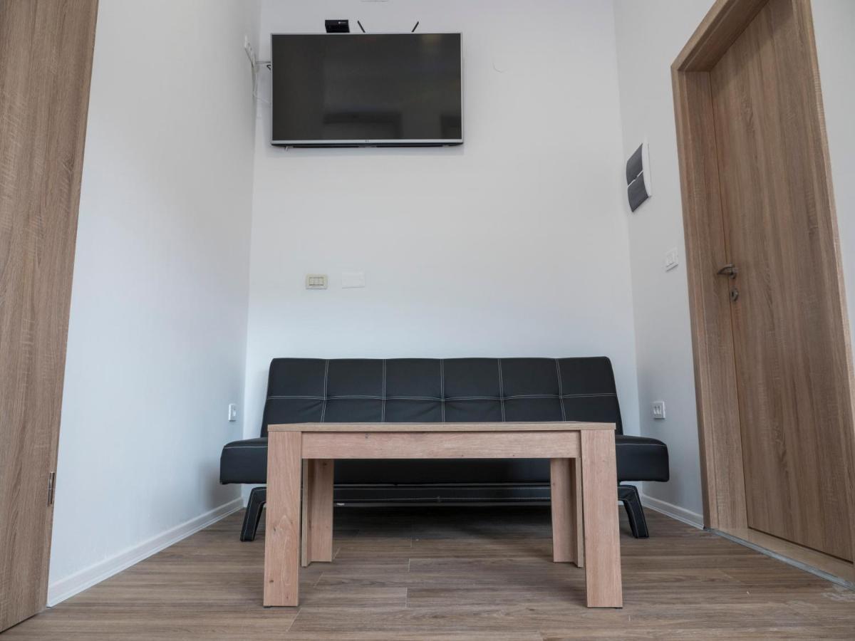 Apartments Aura Deskle Eksteriør billede