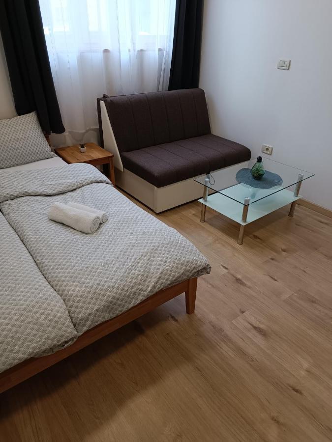 Apartments Aura Deskle Eksteriør billede