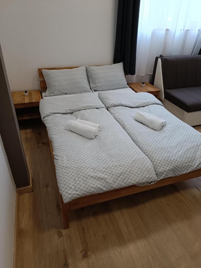 Apartments Aura Deskle Eksteriør billede